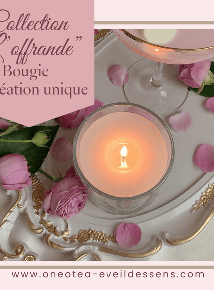 Bougie de la collection 'L'offrande', posée créant une ambiance chaleureuse et sacrée.