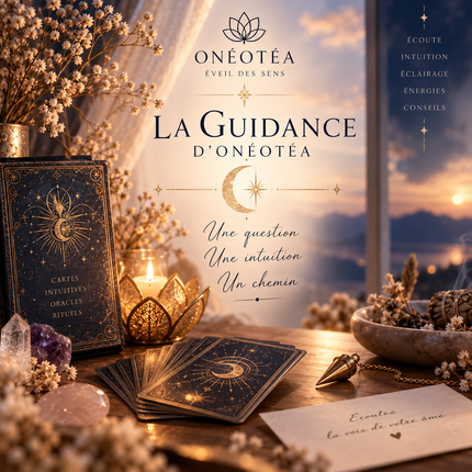 Guidance Intuitive par E-mail | La Guidance d’Onéotéa présentée avec un jeu de cartes noir et doré, des symboles lunaires et un cristal