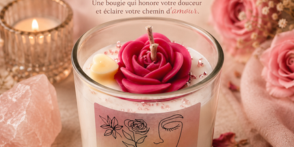 Bougie parfumée Fleur d'âme avec verre réutilisable parfum musc blanc, hibiscus et ambre vanillé compacte et élégante