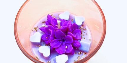 Bougie parfumée Souffle du Printemps avec fleurs de lin, magnolia et hibiscus en verre réutilisable