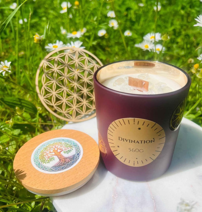 Bougie mystique Divination artisanale avec pendule et cristaux dans verre et couvercle bois
