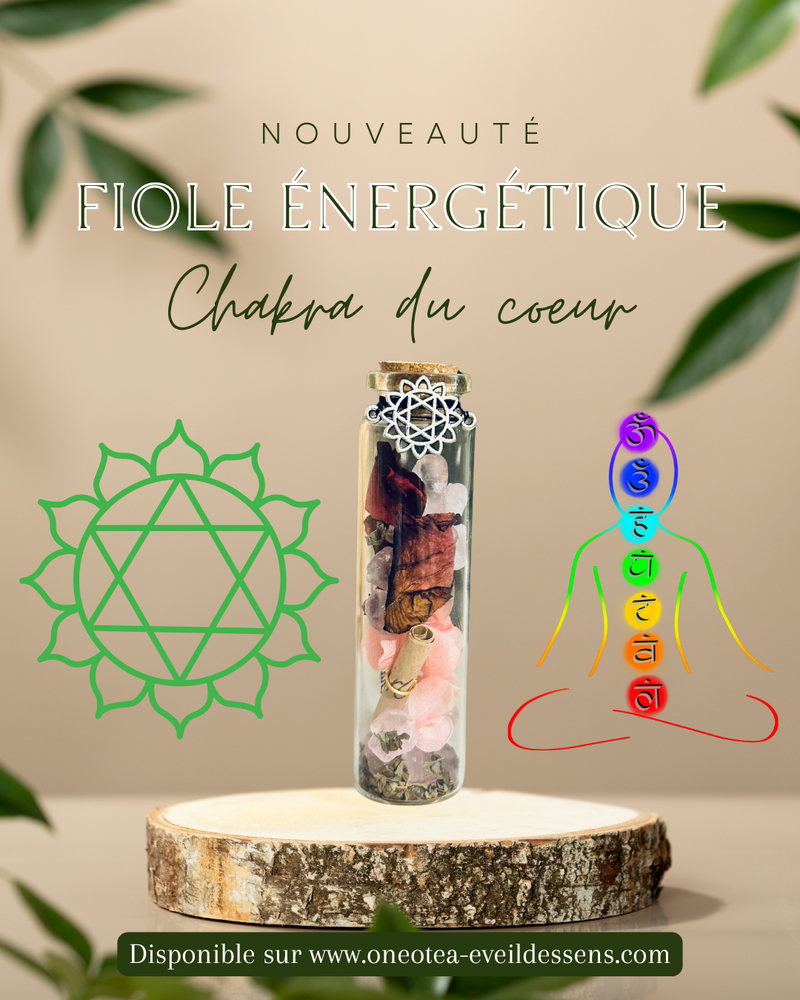 Fiole Chakra cœur Anahata en verre avec pierres et plantes, symbole d'amour et paix intérieure