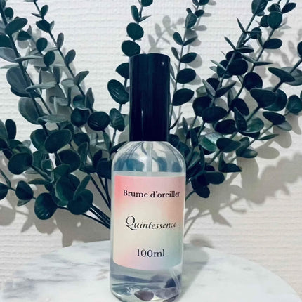 Brume d’Oreiller Fleur d’Oranger en flacon transparent de 100 ml, étiquette pastel rose et bleu et bouchon noir