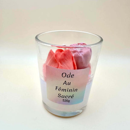 Bougie Ode au Féminin Sacré parfumée à la rose pour rituel féminin sacré