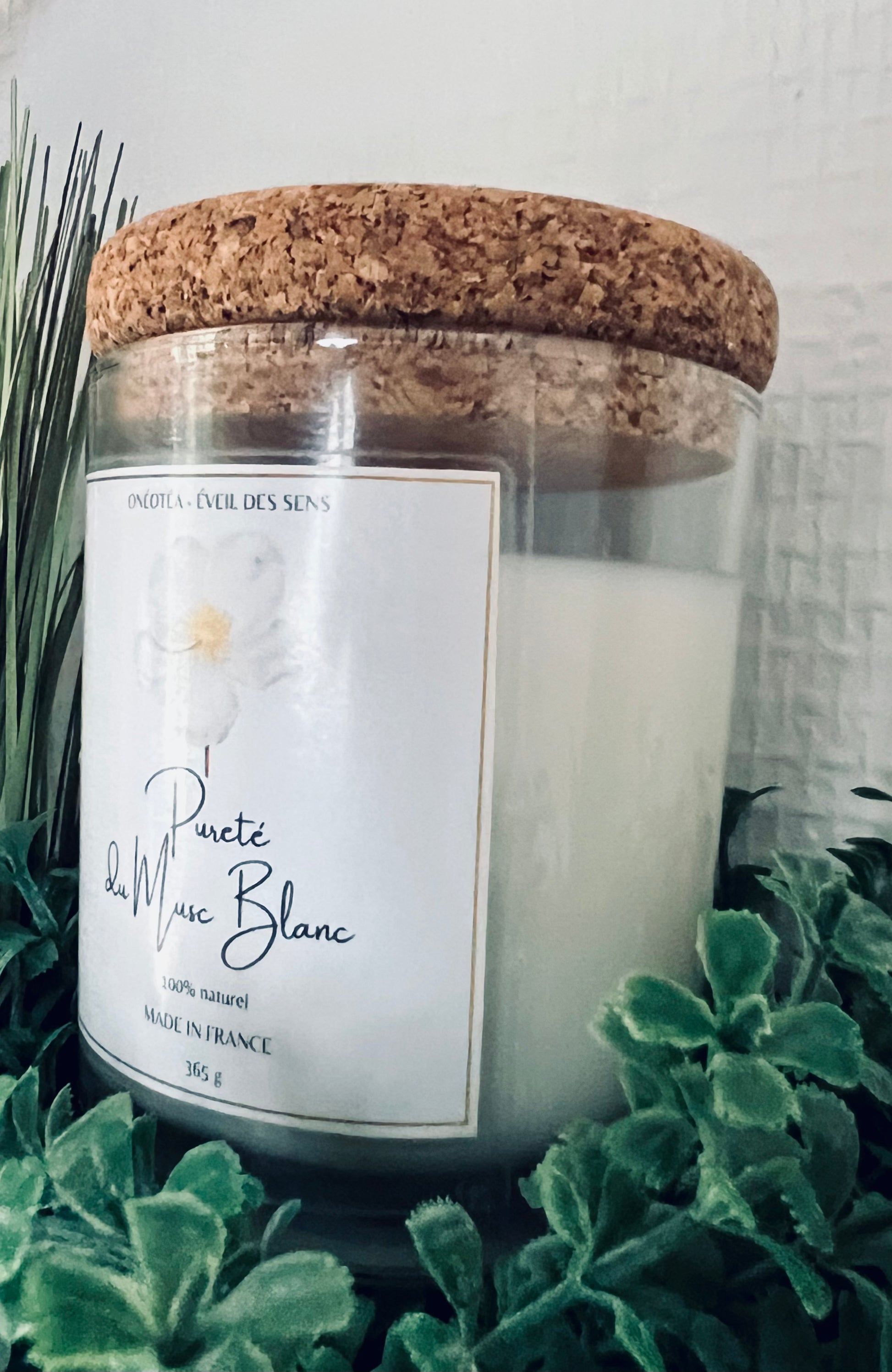 Bougie "la Pureté du Musc Blanc", zoom sur le couvercle en liège et le parfum en verre.