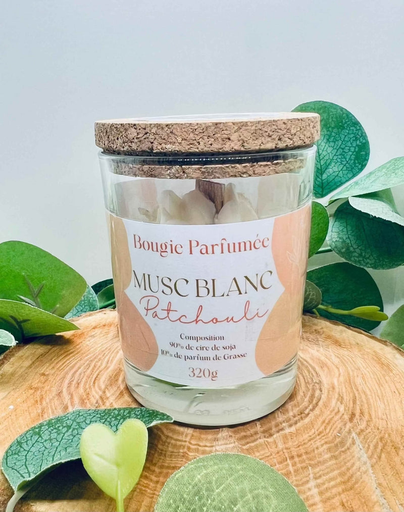 Bougie parfumée Musc blanc & Ambre Patchouli avec fleurs séchées et cire de soja dans un verre élégant