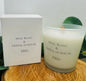 Bougie parfumée Musc Blanc & Cristal de Roche de Onéotéa - Éveil des Sens, mettant en avant un design sobre, évoquant la Voile de renaissance, symbole de force intérieure et d'apaisement. Cette bougie contient des éléments musc blanc et cristal de roche, apportant douceur et énergie.