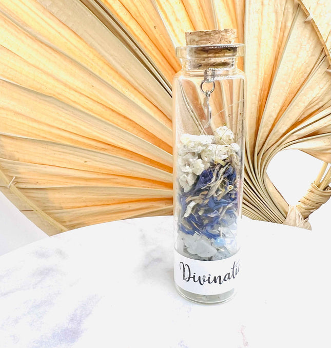 Fiole de Divination – Pierre de Lune, Bleuet, Benjoin & Mantra