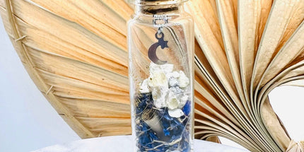 Fiole de Divination – Pierre de Lune, Bleuet, Benjoin & Mantra