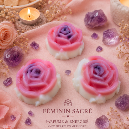 Fondant Améthyste en cire rose et blanche, moulés en forme de roses avec des inclusions violettes façon pierre naturelle.
